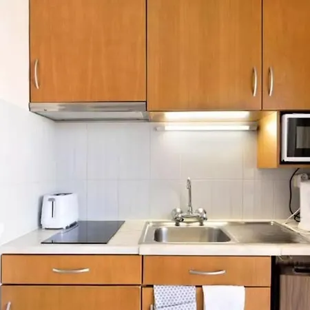 Apartamento Com Um Quarto E Uma Casa De Banho Apartment