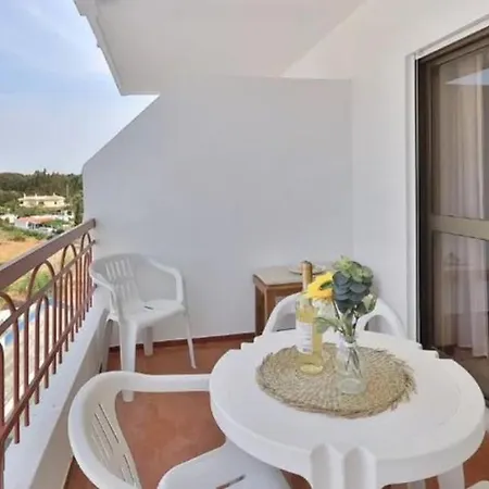 Apartamento Com Um Quarto E Uma Casa De Banho * Guia (Faro)